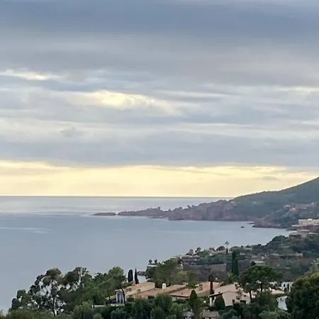 Cote D'azur Vue Mer Entre Cannes Et St Raphael * テウル・シュル・メール